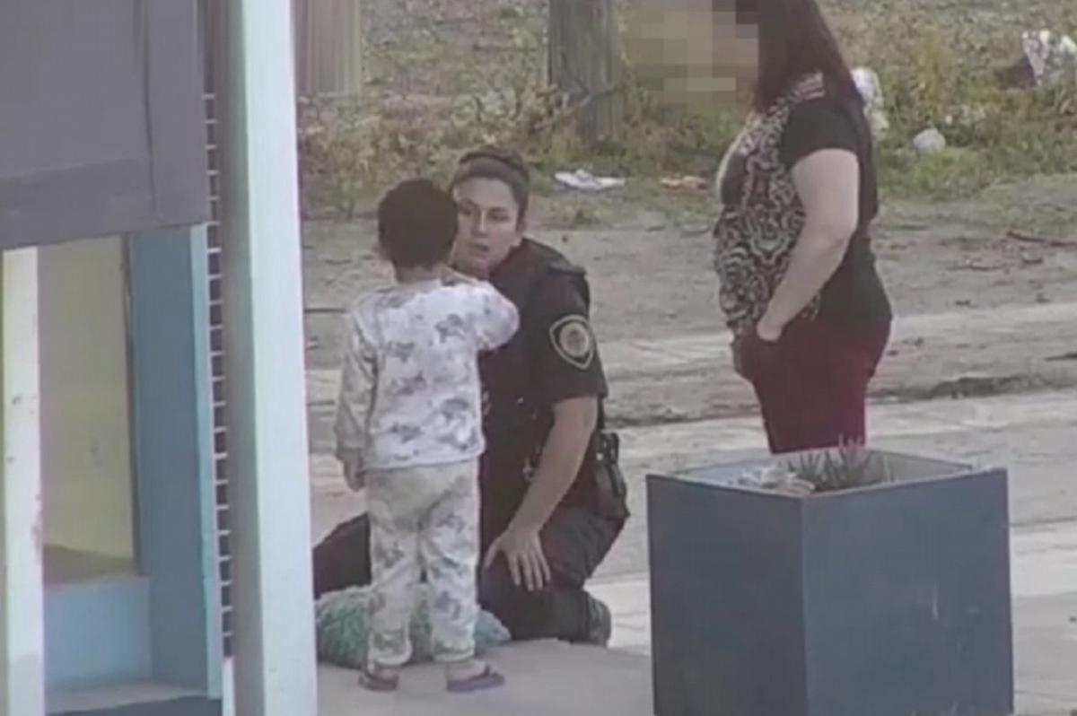 FOTO: Un nene de tres años deambulaba solo por una plaza