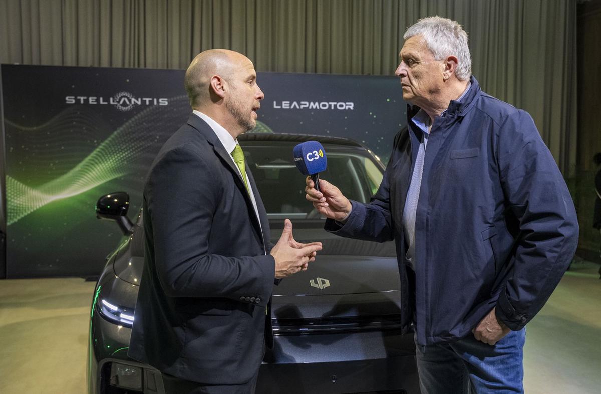 Pablo García Leyenda y Cadena3 en el desembarco de Leapmotor