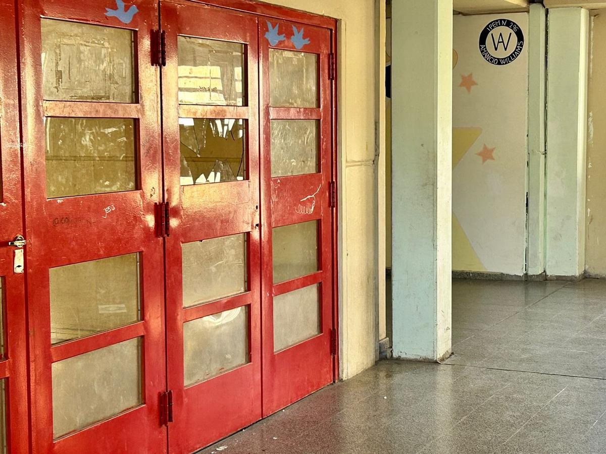 FOTO: Hubo destrozos en una escuela de Córdoba