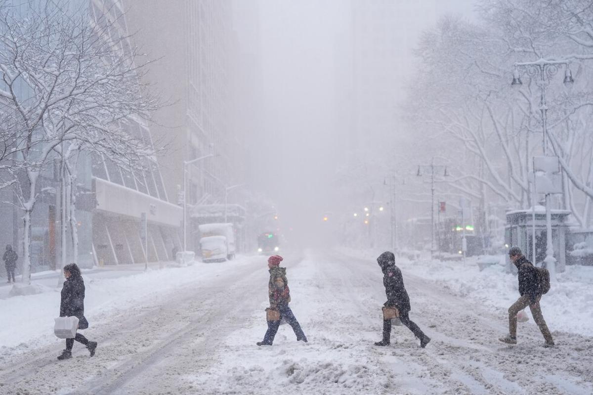 Potente tormenta invernal trastorna viajes en EE.UU. y causa miles de vuelos cancelados
