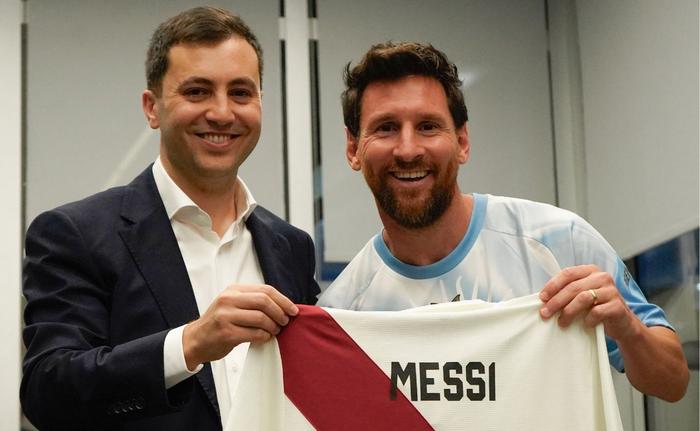 River Plate nombró Socio Honorario a Lionel Messi en el día de su despedida de la selección