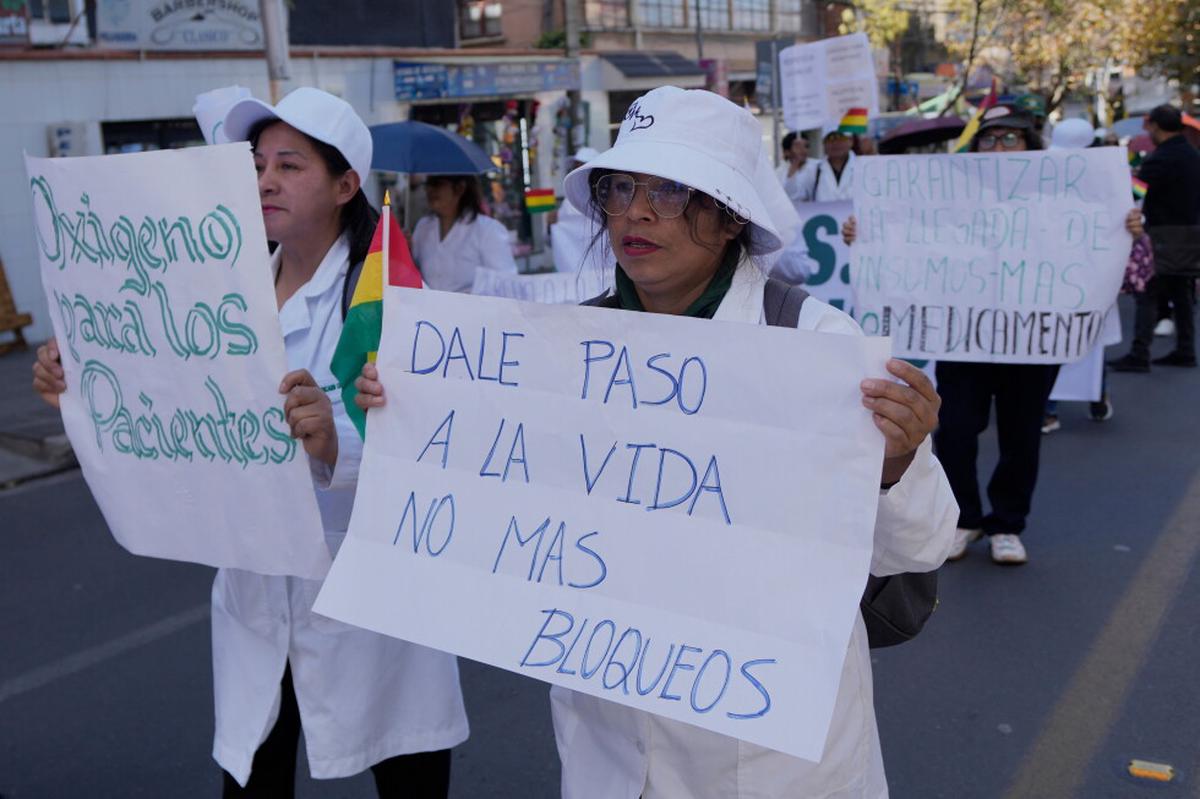 El arroz con huevo gana popularidad entre bolivianos tras 29 días de protestas que asfixian a La Paz
