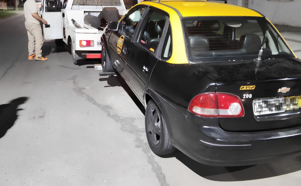 El secuestro de un automóvil marca Chevrolet Corsa.