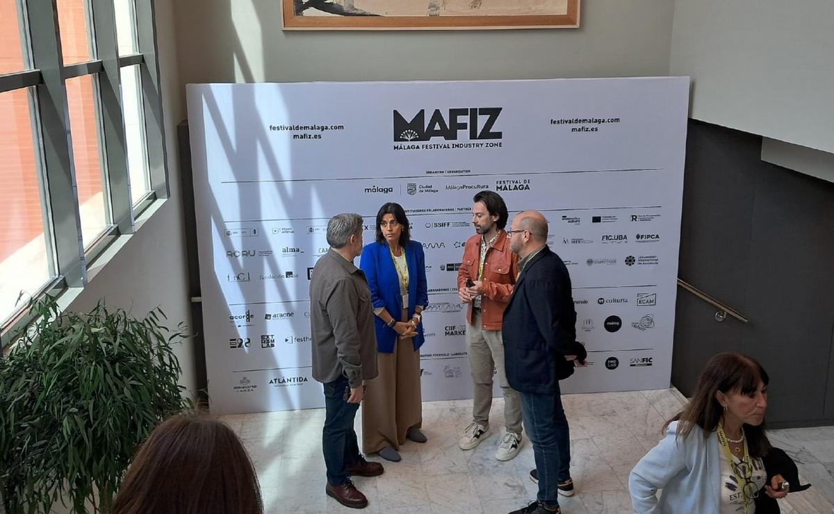 FOTO: La coordinadora del Polo Audiovisual, con Cadena 3 en Málaga.