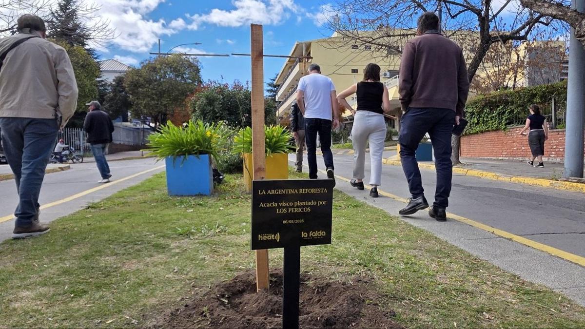 Los Pericos se sumaron a La Argentina Reforesta en La Falda
