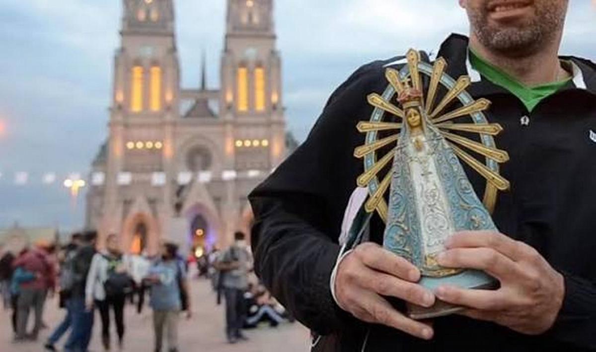 Feligreses de Liniers inician un recorrido de 60 kilómetros