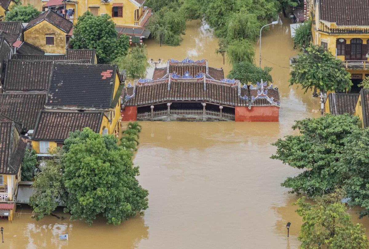El número de muertos por inundaciones en Vietnam sube a 37 mientras se acerca un nuevo tifón