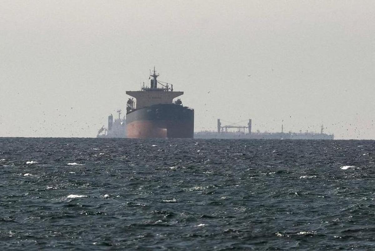 Recomiendan navegar con precaución por el Estrecho de Ormuz.