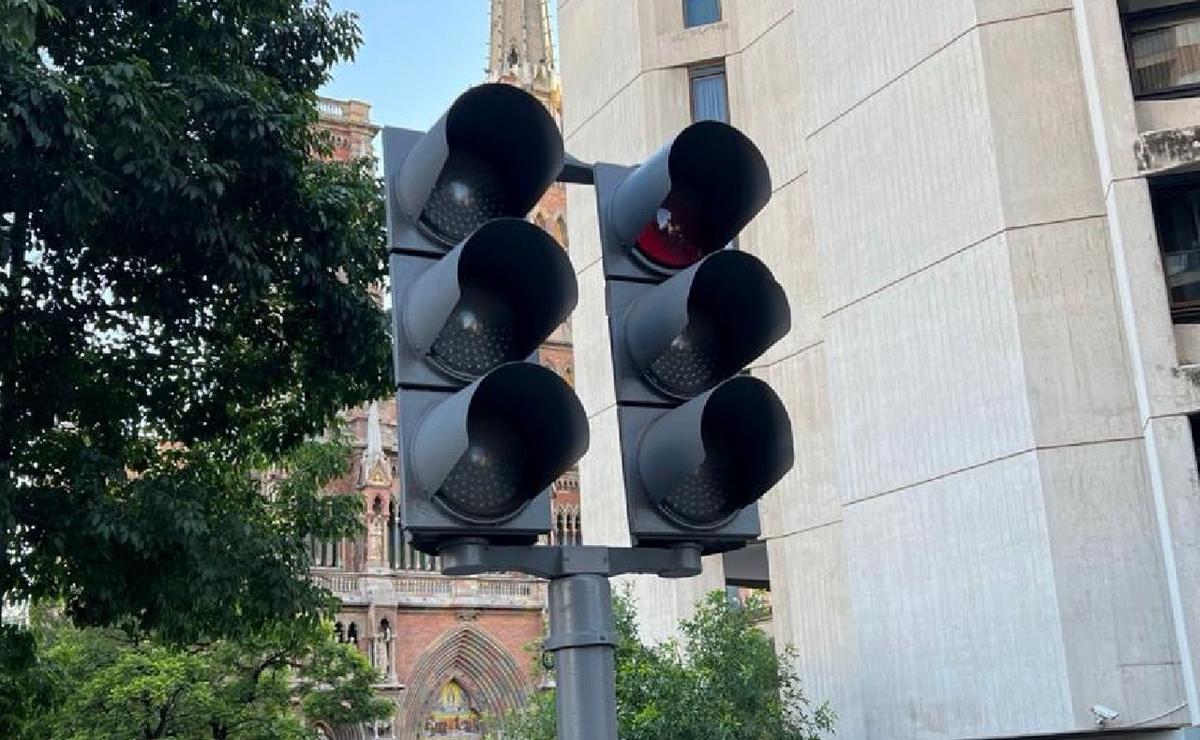 FOTO: Semáforo fuera de servicio en Córdoba. (Foto: archivo/Cadena 3)