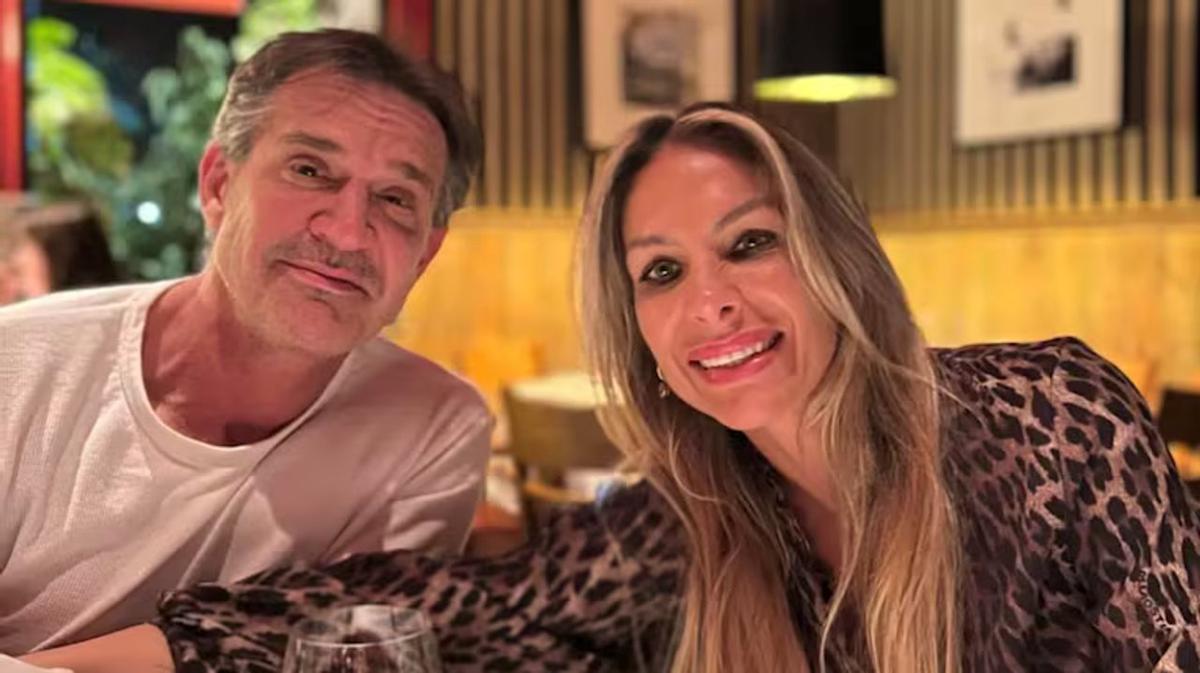 La pareja de Aníbal Lotocki se lanzó como cantante.