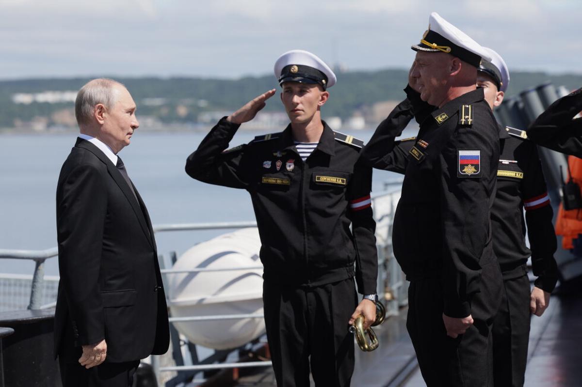 Putin amenaza con represalias por incautaciones occidentales de buques comerciales rusos