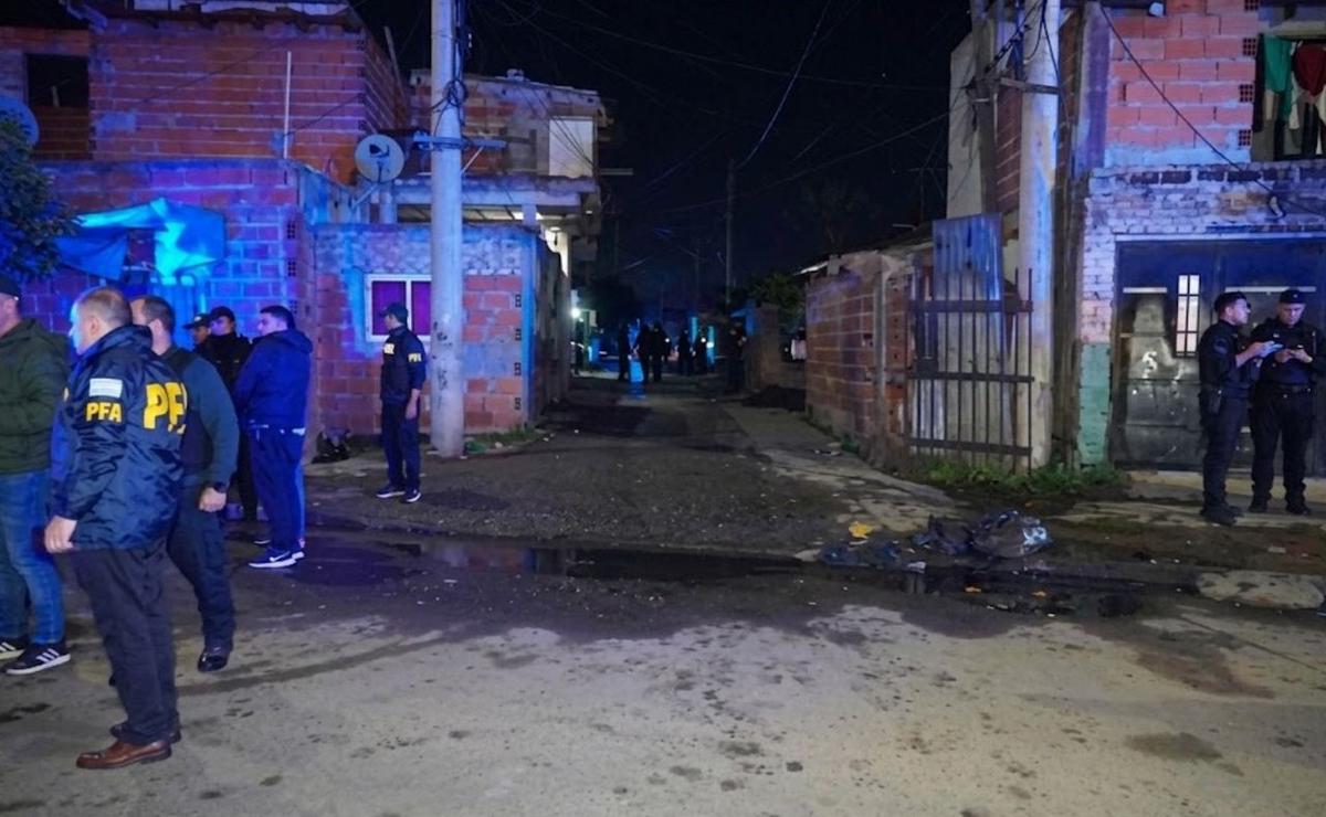 Operativo en Villa Banana tras el asesinato del policía federal.
