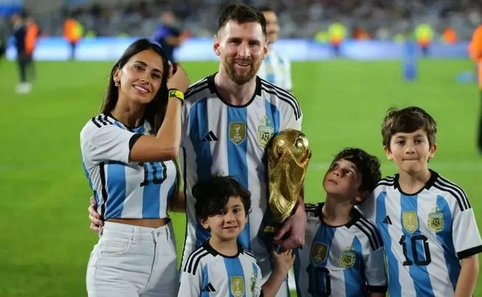 El tierno mensaje de Antonela a Messi por su despedida de la selección: "Ese amor te lo ganaste"