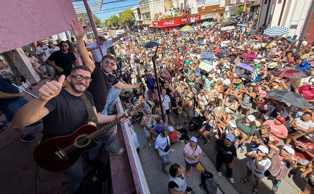 El Dúo Amukan abrió la tradicional Peña de la Munich en Cosquín.