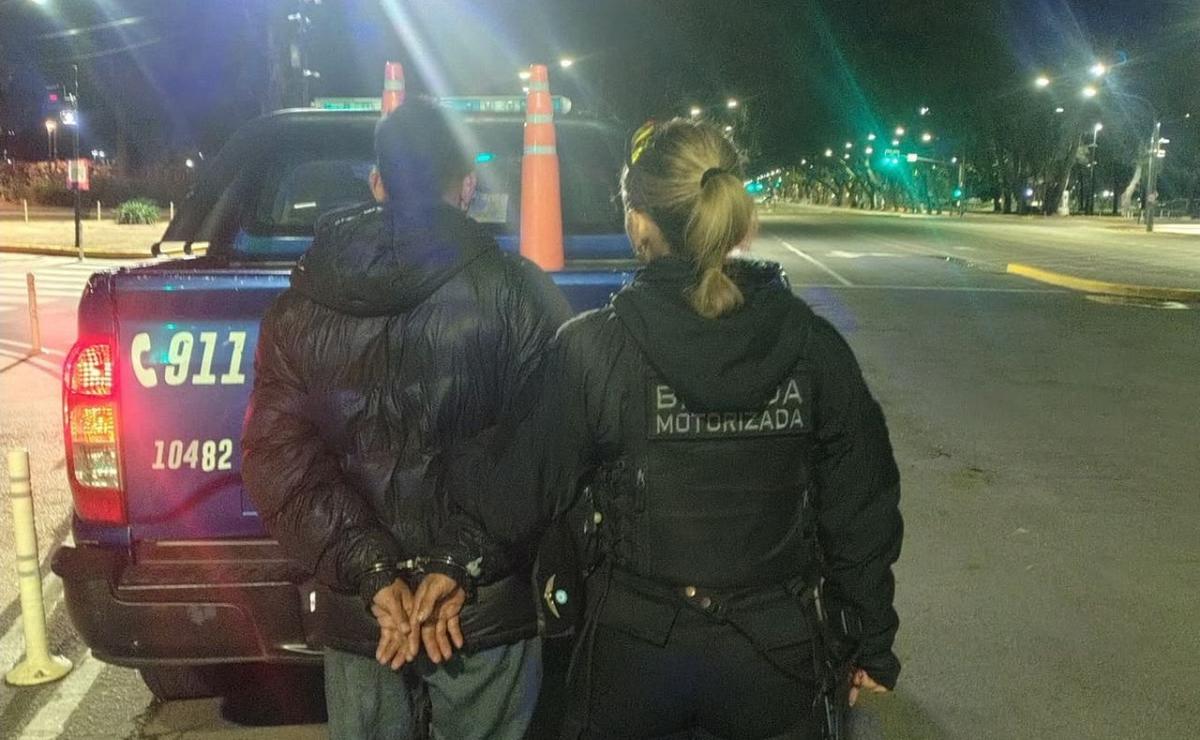 El hombre terminó detenido por personal policial.