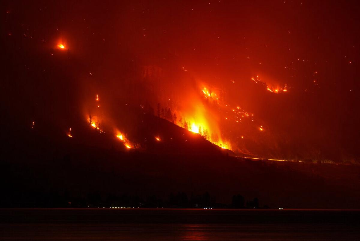 Incendios forestales en el oeste de EEUU y Canadá obligan a evacuar a residentes