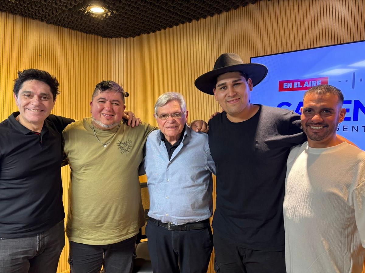 Agustín Castillo presentó su música y sus éxitos en la radio