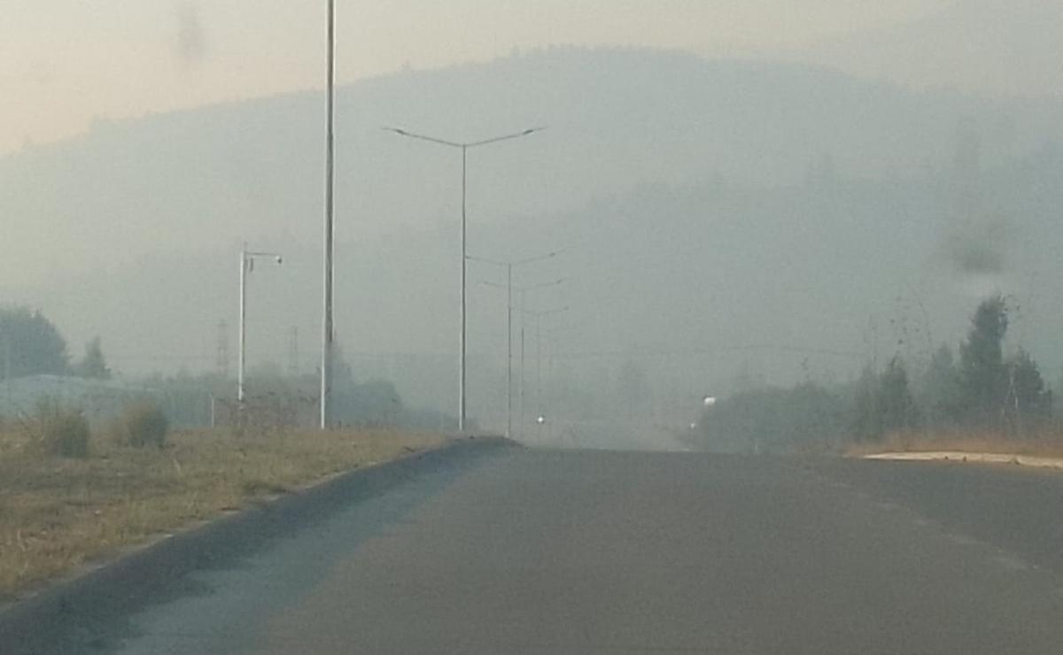 FOTO: Por el incendio en el Parque Nacional Nahuel Huapi, Bariloche amaneció con humo.