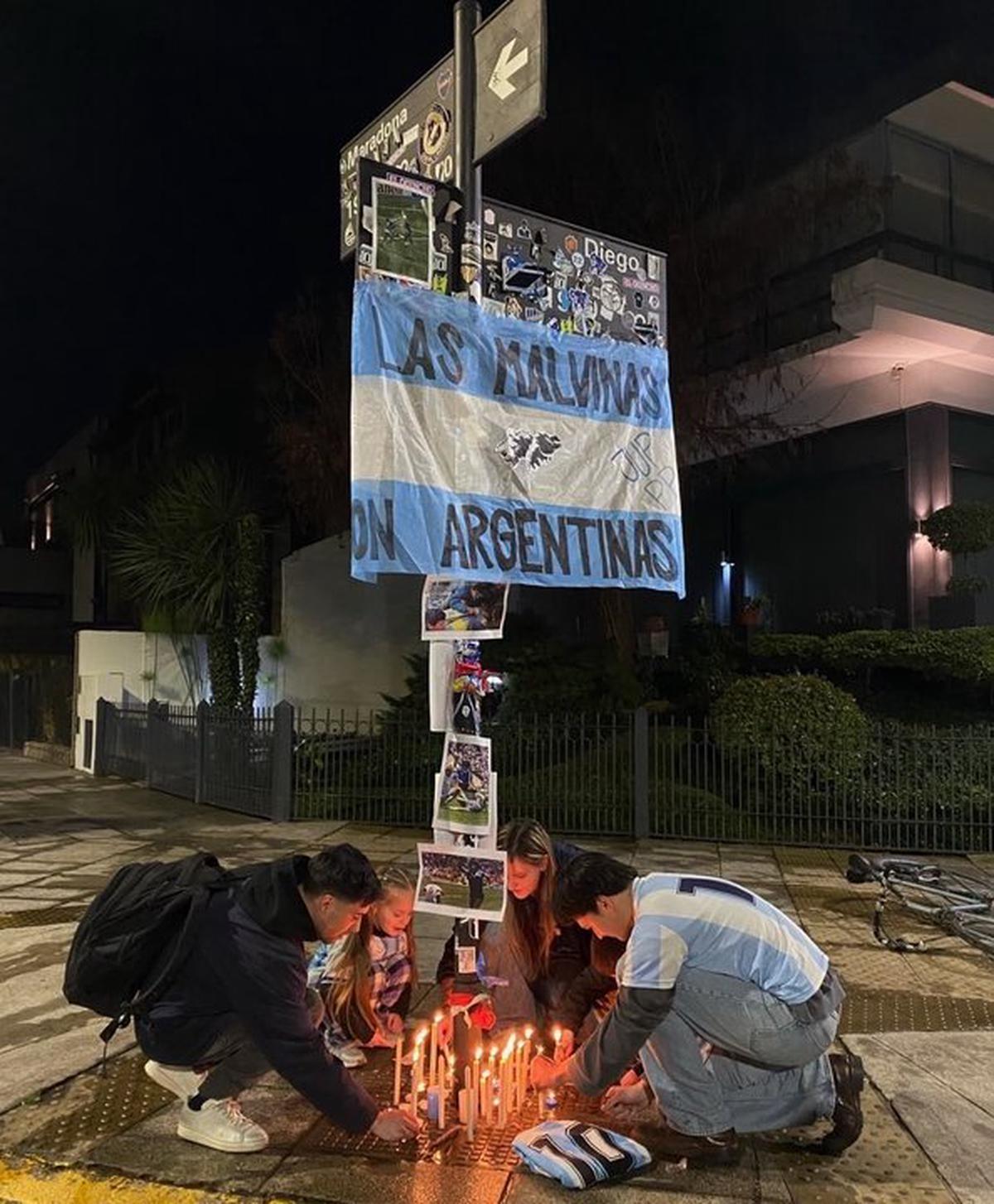 Segurola y Habana, la esquina de la casa donde vivió Maradona.