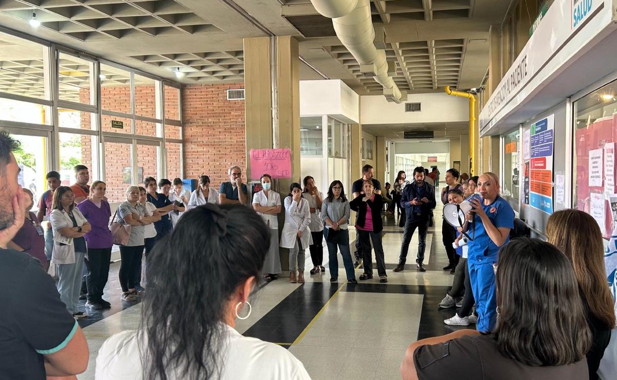 FOTO: Asambleas de UTS en el Hospital de Niños Córdoba.