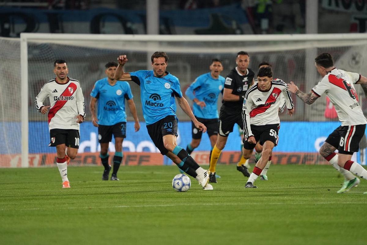 FOTO: Los jugadores de River festejan ante Belgrano. (Daniel Cáceres/Cadena 3)