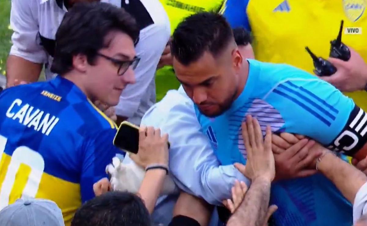 FOTO: Romero se peleó con los hinchas de Boca. (Foto:Captura)