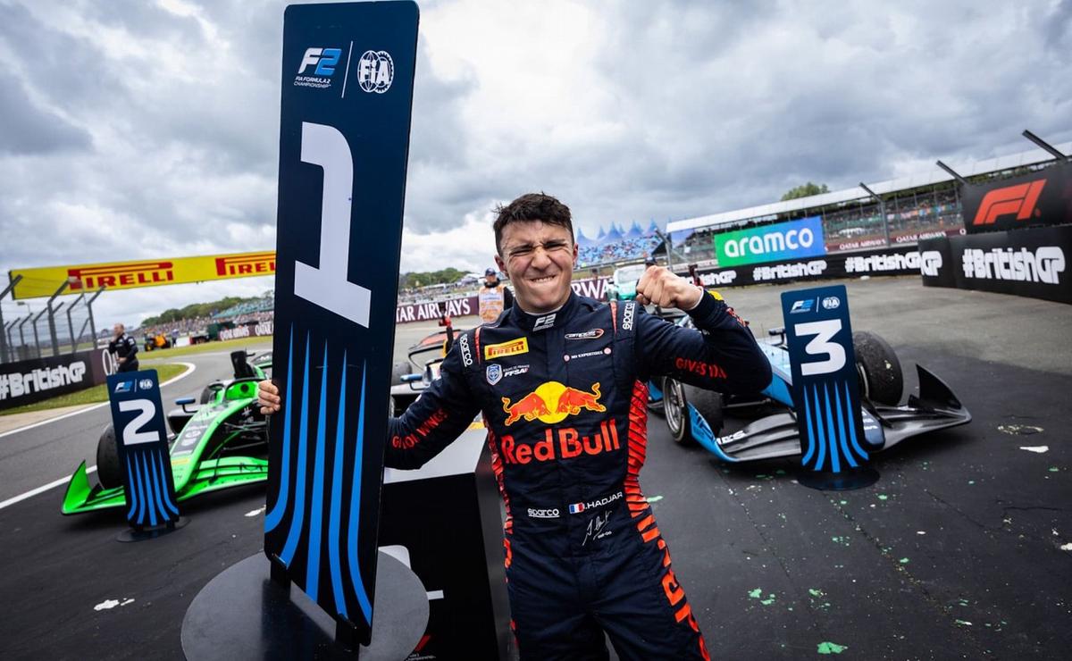 FOTO: Hadjar -aquí, festejando su pole de F2 en Silverstone- subió a RB