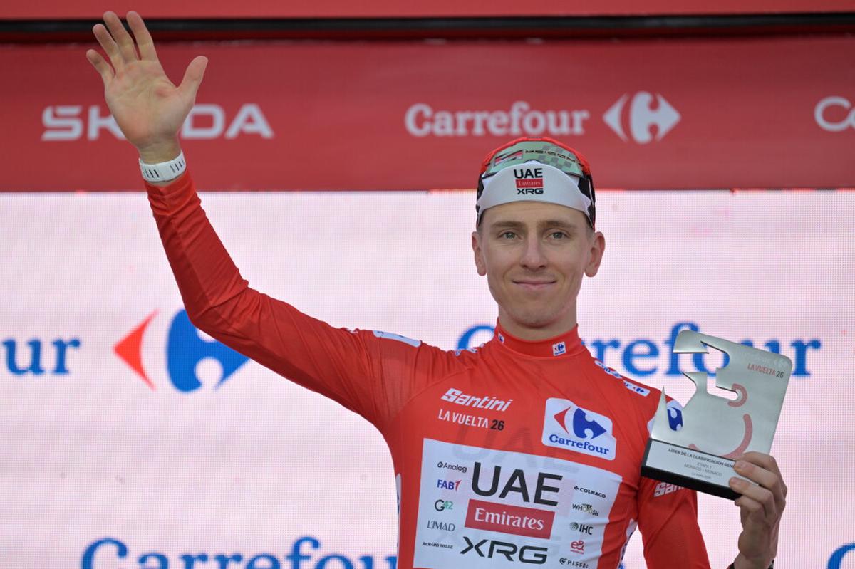 Tadej Pogacar, ganador de 5 Tours, termina la temporada lesionado y renueva contrato