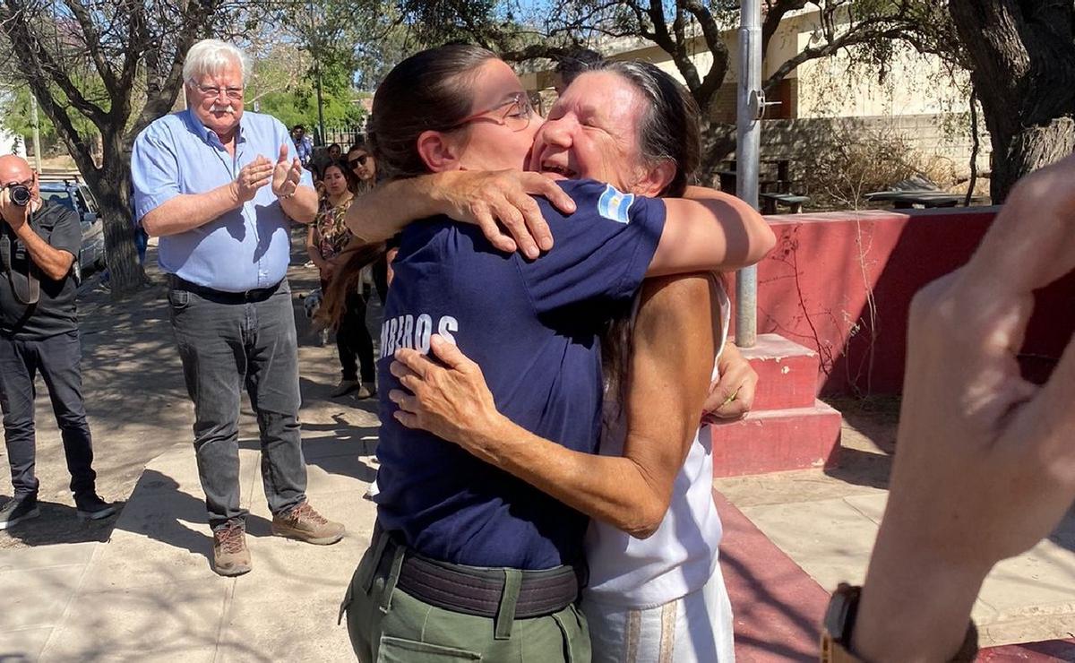 FOTO: Al casamiento asistieron familiares de los bomberos. (Foto: Daniel Cáceres/Cadena 3)