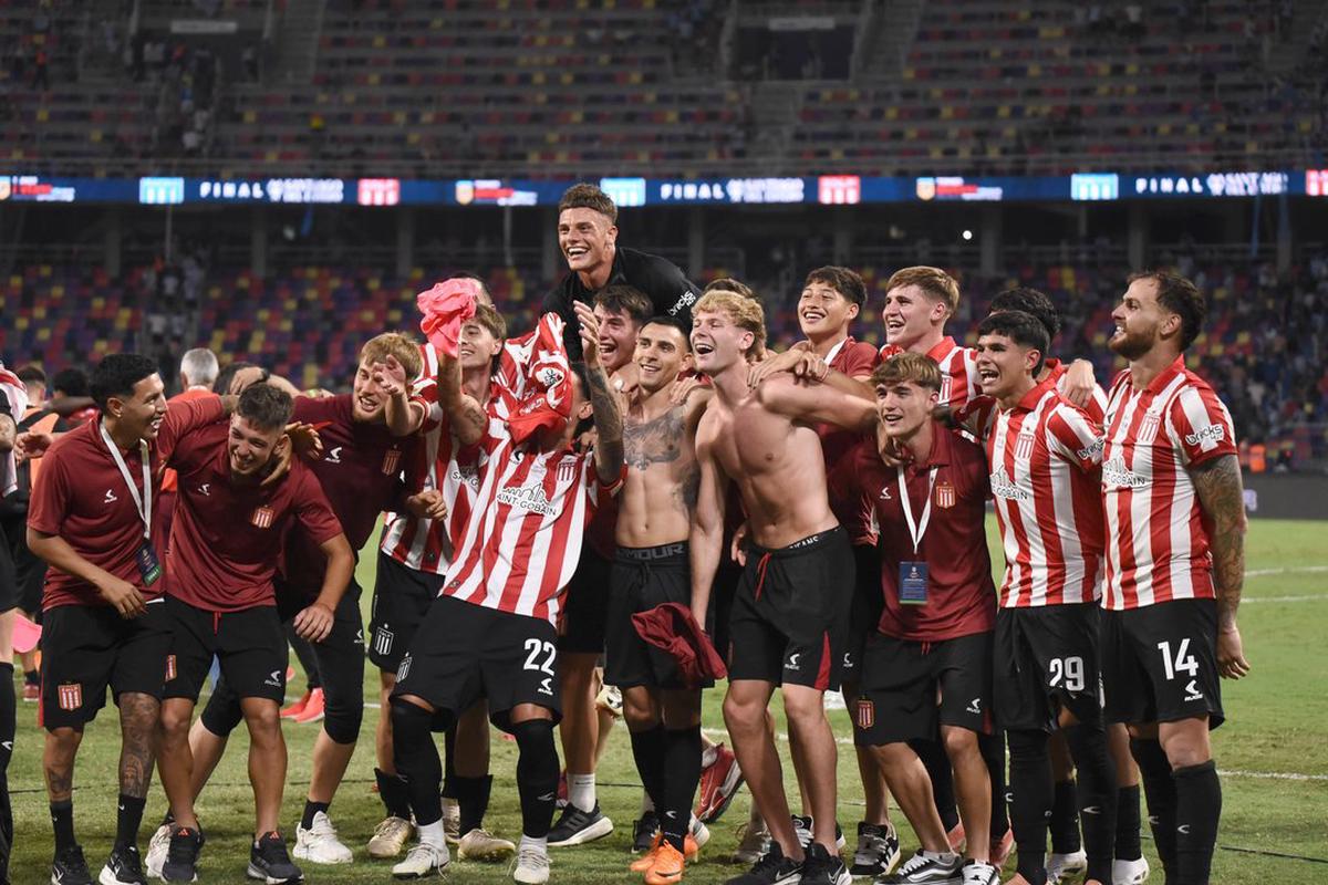 Estudiantes salió campeón del Torneo Clausura.