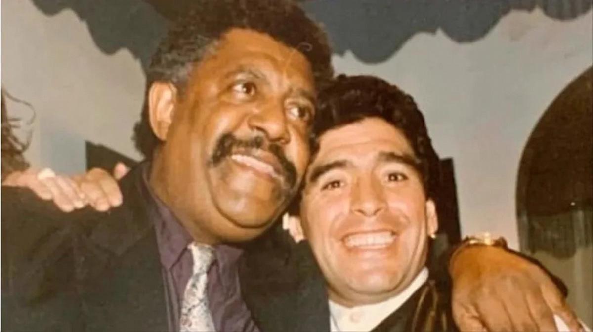 El Negro Rada y Maradona. (X)