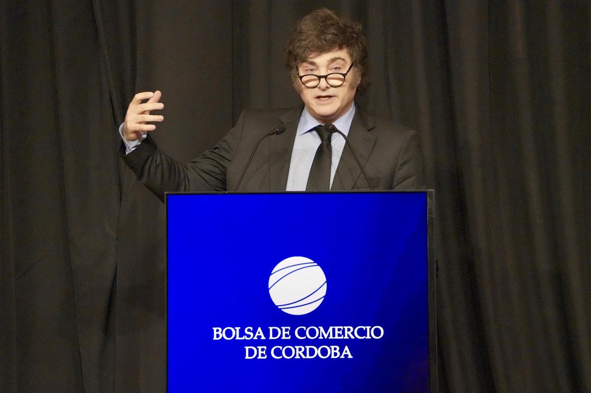 FOTO: Javier Milei en la Bolsa de Comercio de Córdoba. (Foto: Daniel Cáceres/Cadena 3)