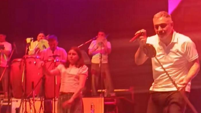 El Loco Amato compartió escenario con su hija Tizi