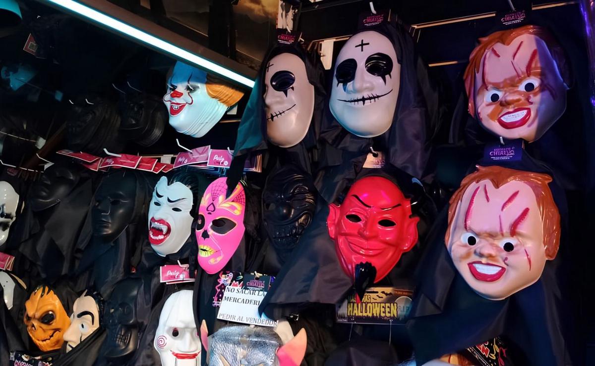Venta de productos de Halloween.
