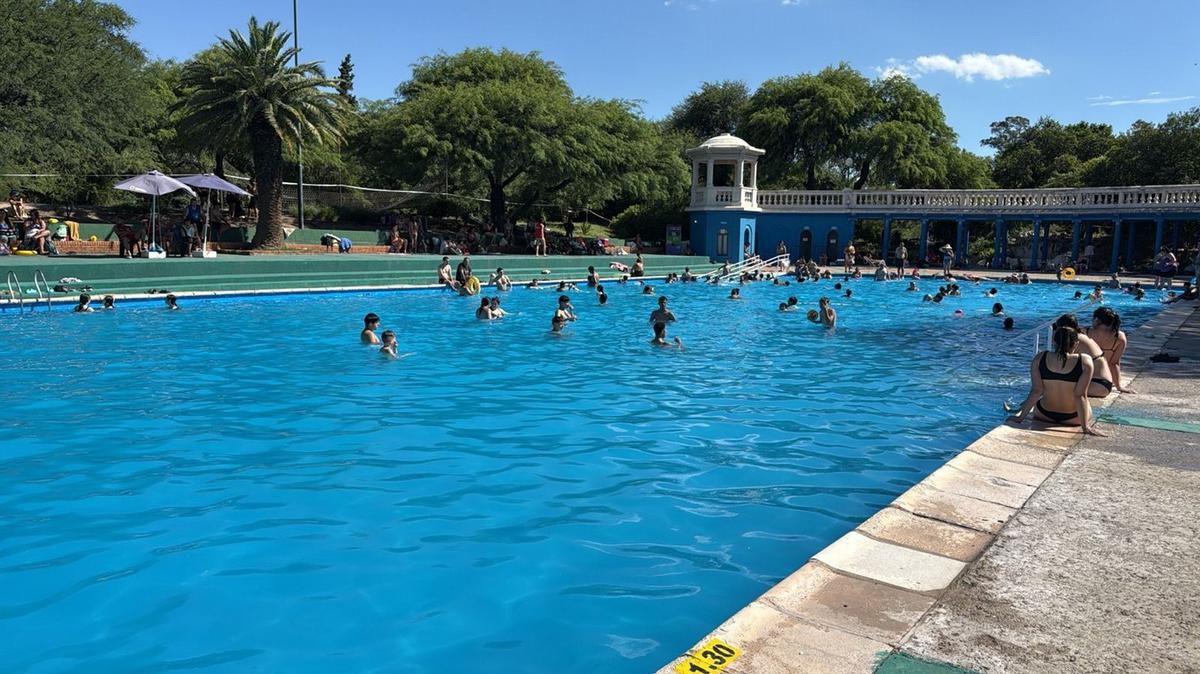 El verano en Córdoba: espacios de diversión familiar en las piletas municipales