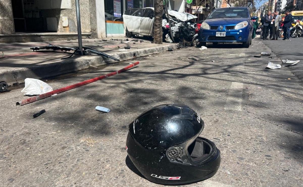 FOTO: Varios heridos tras el choque en Av. Chacabuco. (Foto: Daniel Cáceres/Cadena 3)