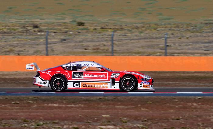 Gianini con Ford Mustang lideró el primer entrenamiento del año en El Calafate
