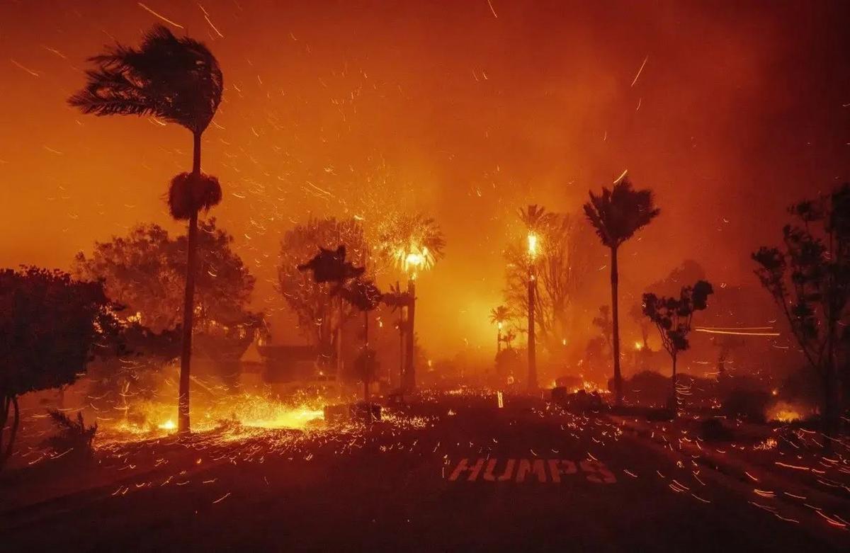 FOTO: El fuego no da tregua en California.