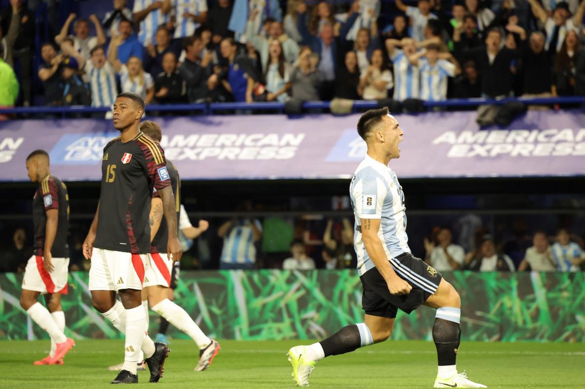 FOTO: Lautaro Martínez festeja su gol ante Perú. (Foto: @Argentina)