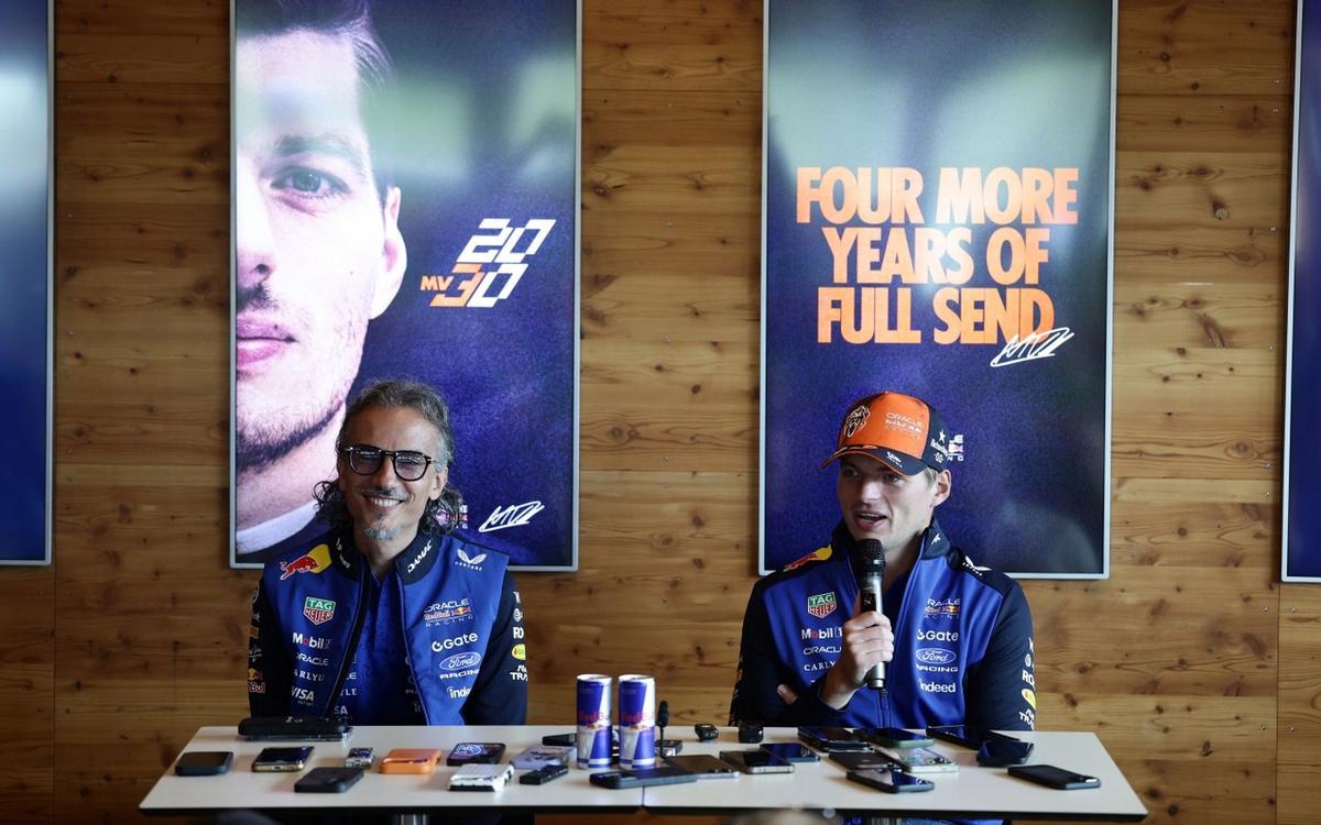 Max Verstappen y Laurent Meekies -Red Bull- anunciando el nuevo contrato en Zandvoort