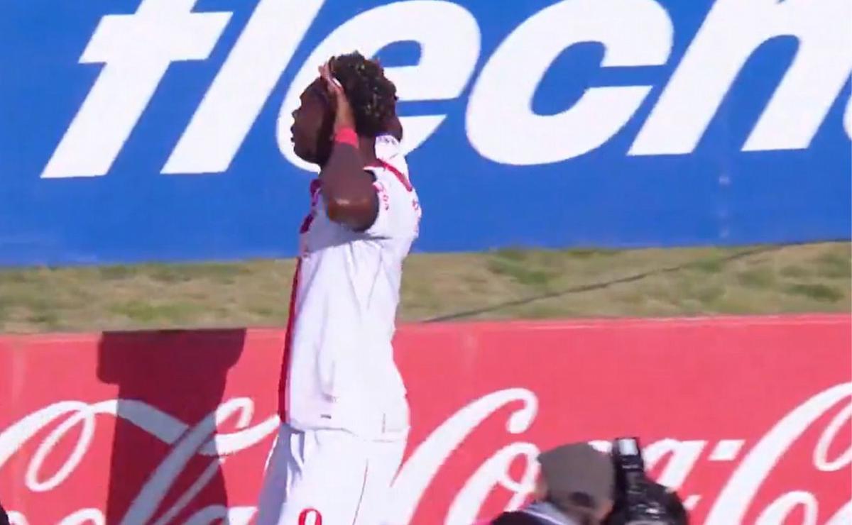Jordy Caicedo celebró con el topo gigio. (Captura)