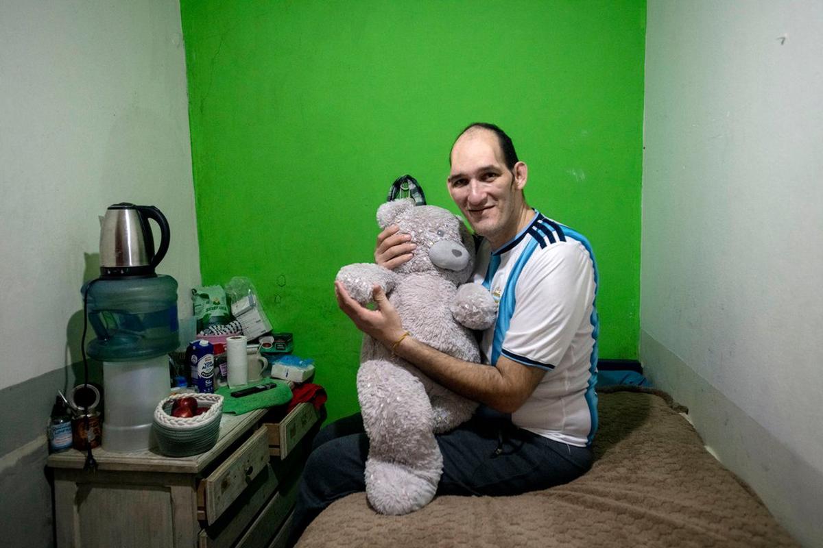 La inspiradora historia de Sergio ‘Chiquito’ Gómez, el hombre más alto de Argentina que busca ayuda