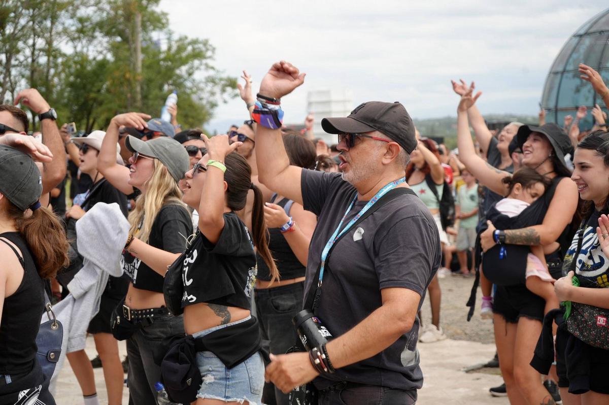 Una multitud vibra en el primer día del Cosquín Rock 2026. (Foto: Daniel Cáceres)