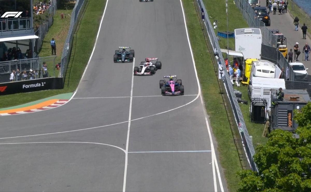 El Alpine de Colapinto entrando a boxes.