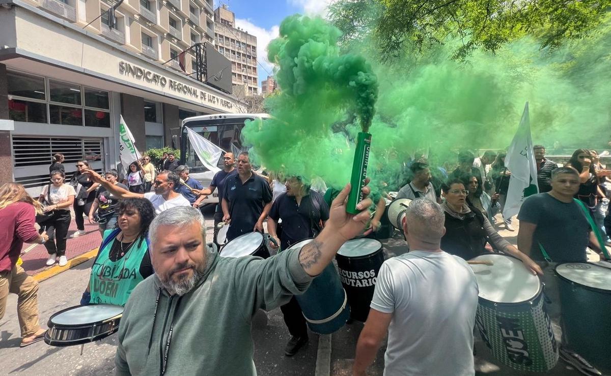 FOTO: El Suoem marchó por el centro de Córdoba (Foto: Daniel Cáceres/Cadena 3).