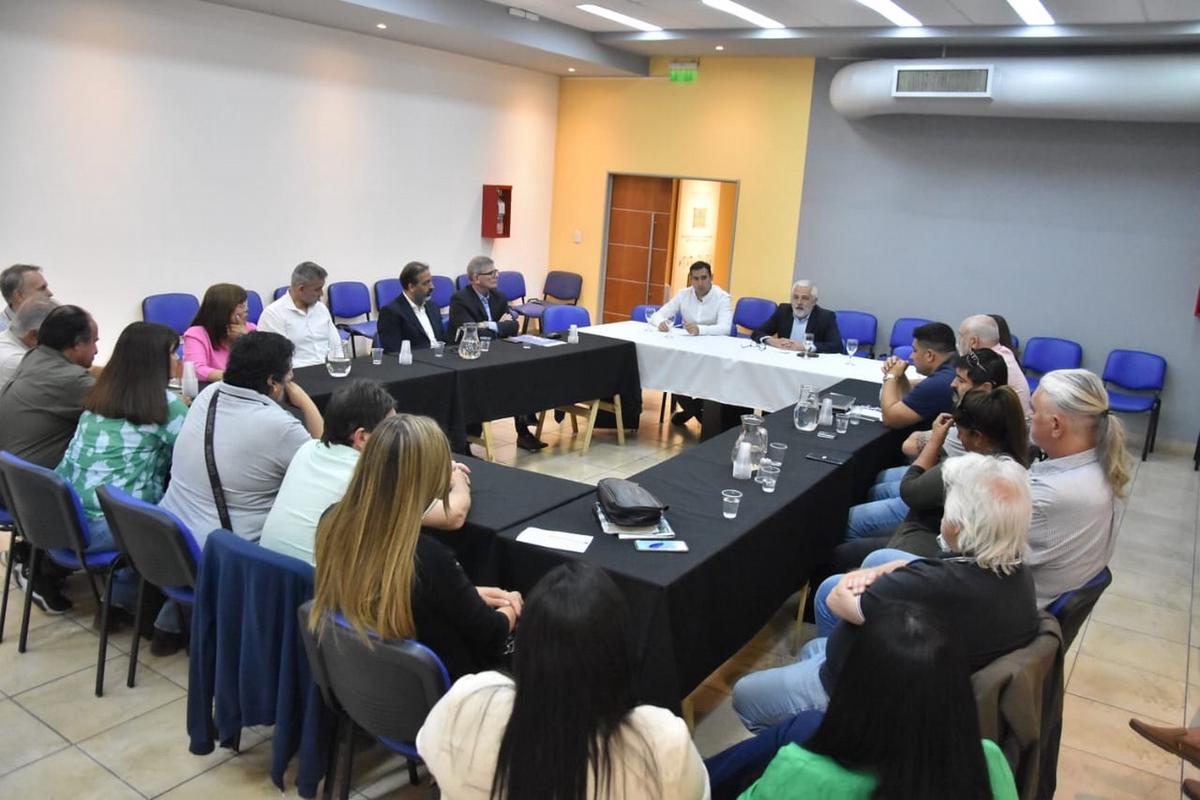 FOTO: Cuarto intermedio para el conflicto entre la Municipalidad y el Suoem. (Prensa Suoem)