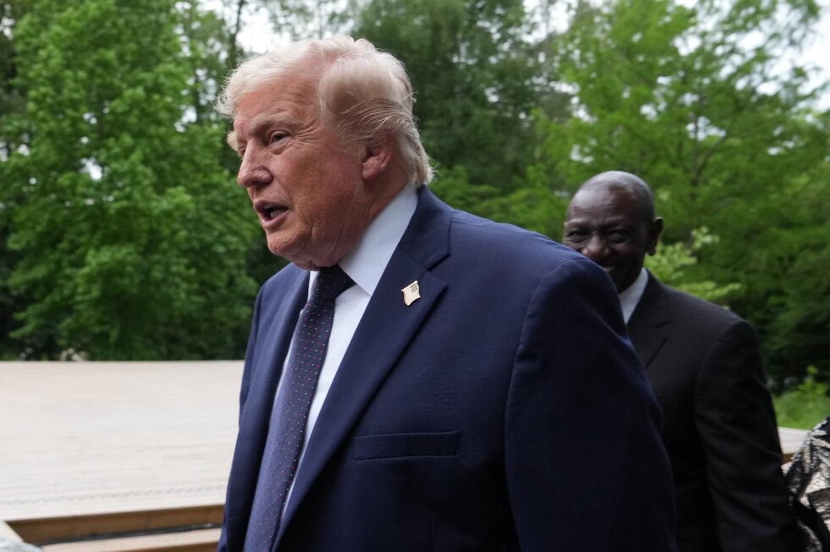 Trump dice que la inmigración ilegal hizo subir las primas de seguro de auto; expertos lo niegan