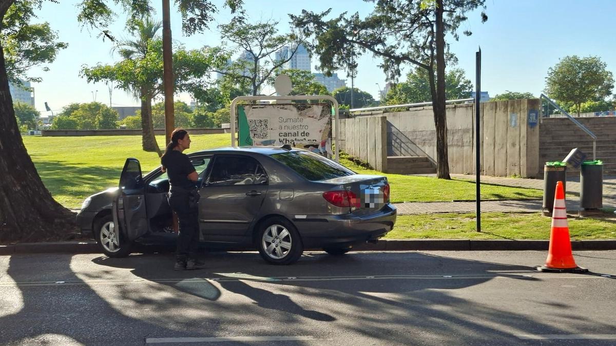 Chocó tras dormirse al volante en el centro de Santa Fe. (Matías Arrieta/Cadena 3)