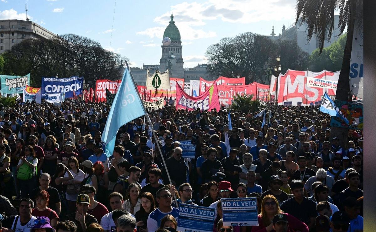 FOTO: Movilización al Congreso en defensa de la universidad pública.