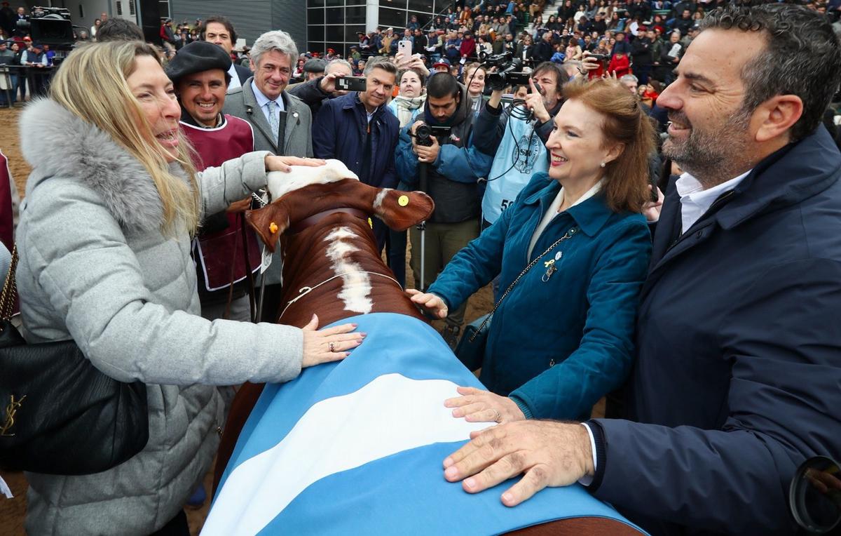 "Las más Bonitas", La canciller se confesó hincha del Braford.